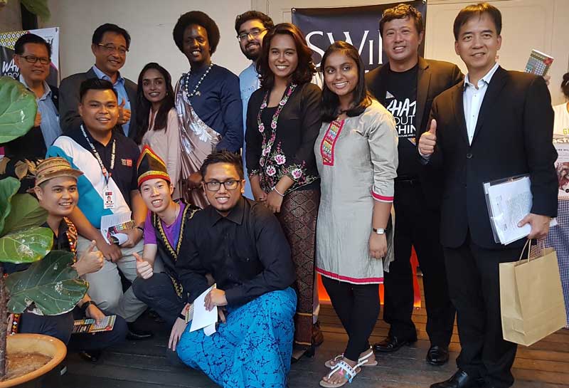 Swinburne's international students with state dignitaries during What About Kuching 2018 (WAK 2018)