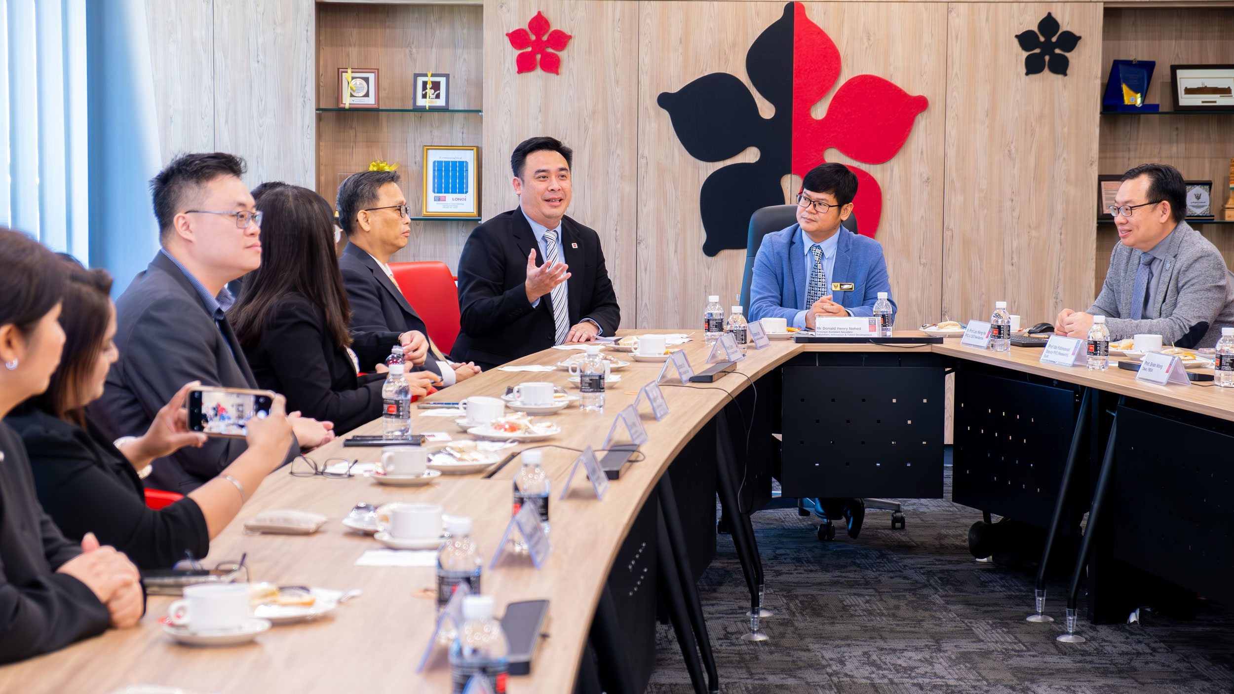 Mr Andrew Lim (third right) addresses attendees at the MoU signing ceremony. 