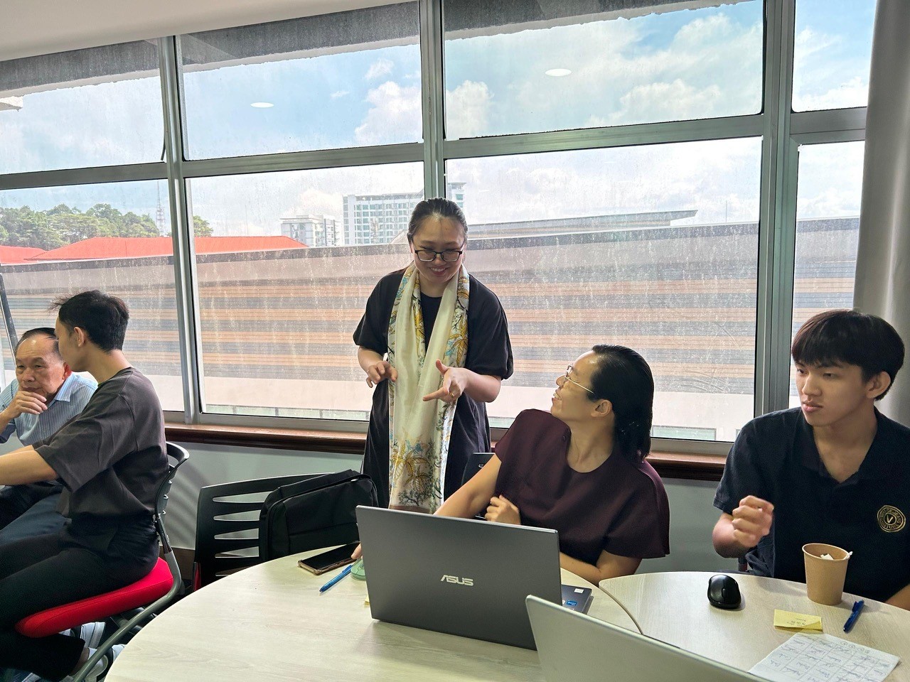 Dr Chang leads participants through an interactive session during the digital technology workshop.