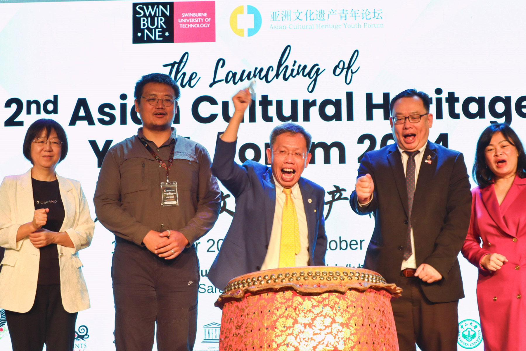 YB Datuk Amar Professor Dr Sim Kui Hian (centre) officially opens the 2nd Asian Cultural Heritage Youth Forum.