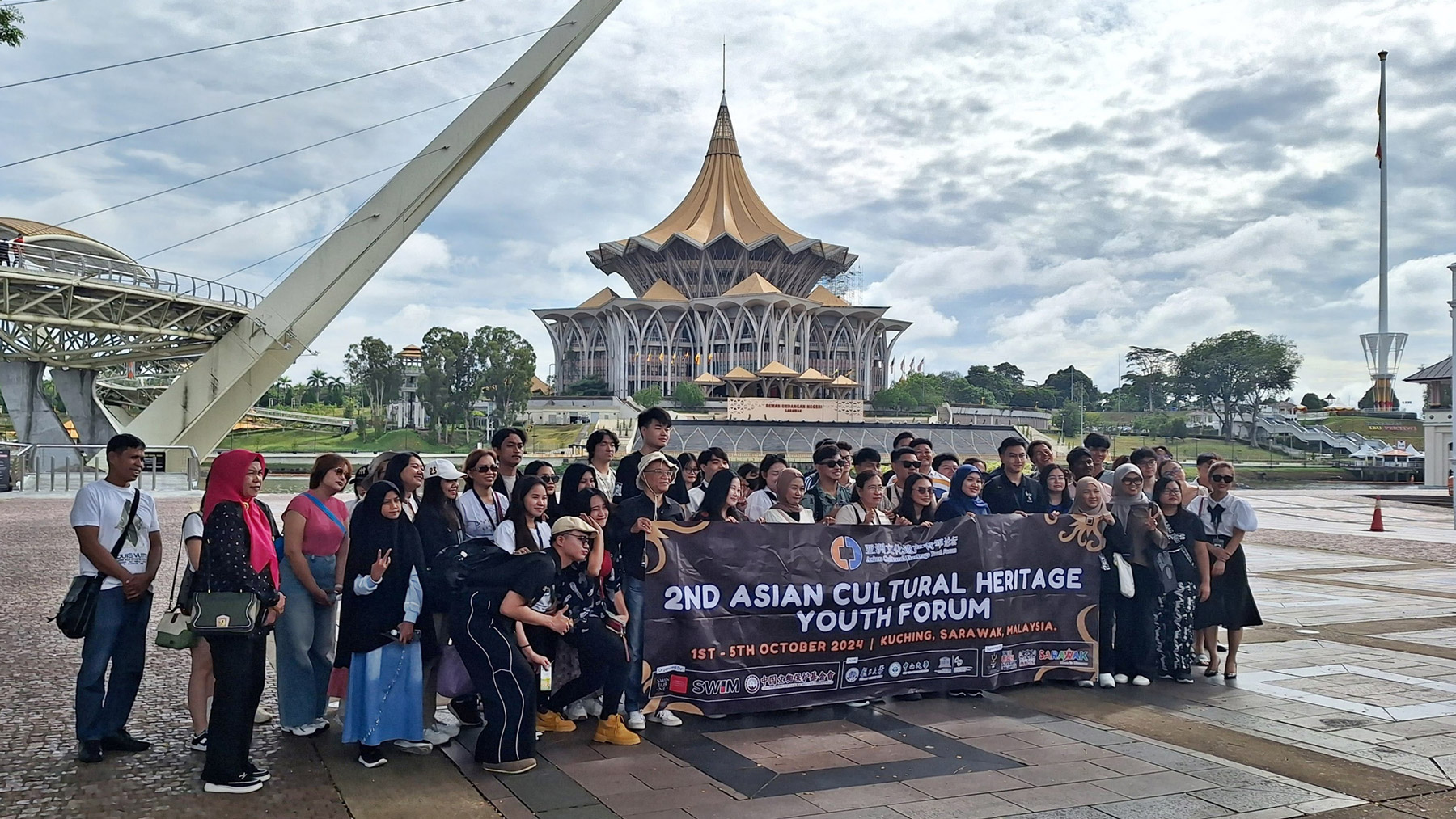 A group photo taken at the Kuching Waterfront.