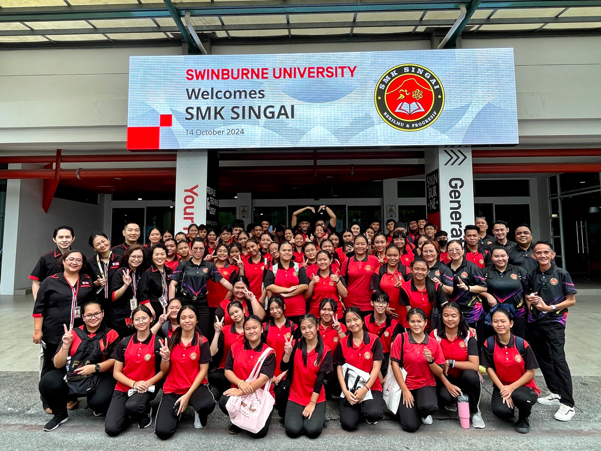 Swinburne Sarawak hosts SMK Singai’s Healing Camp educational field trip