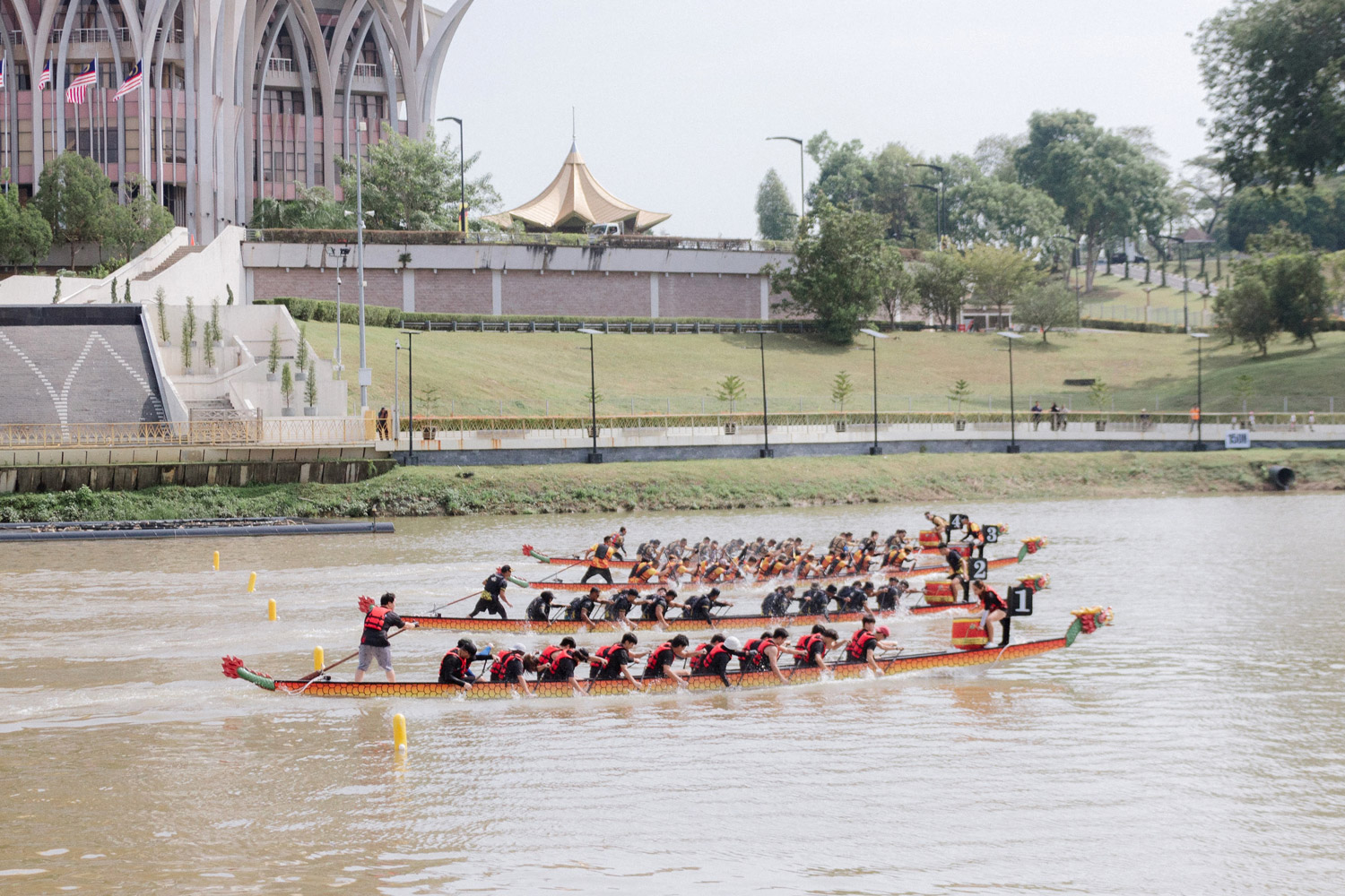 The Swinburne Dragons in Boat 1 gain the lead against their opponents during the International Premier Open 20 event. 